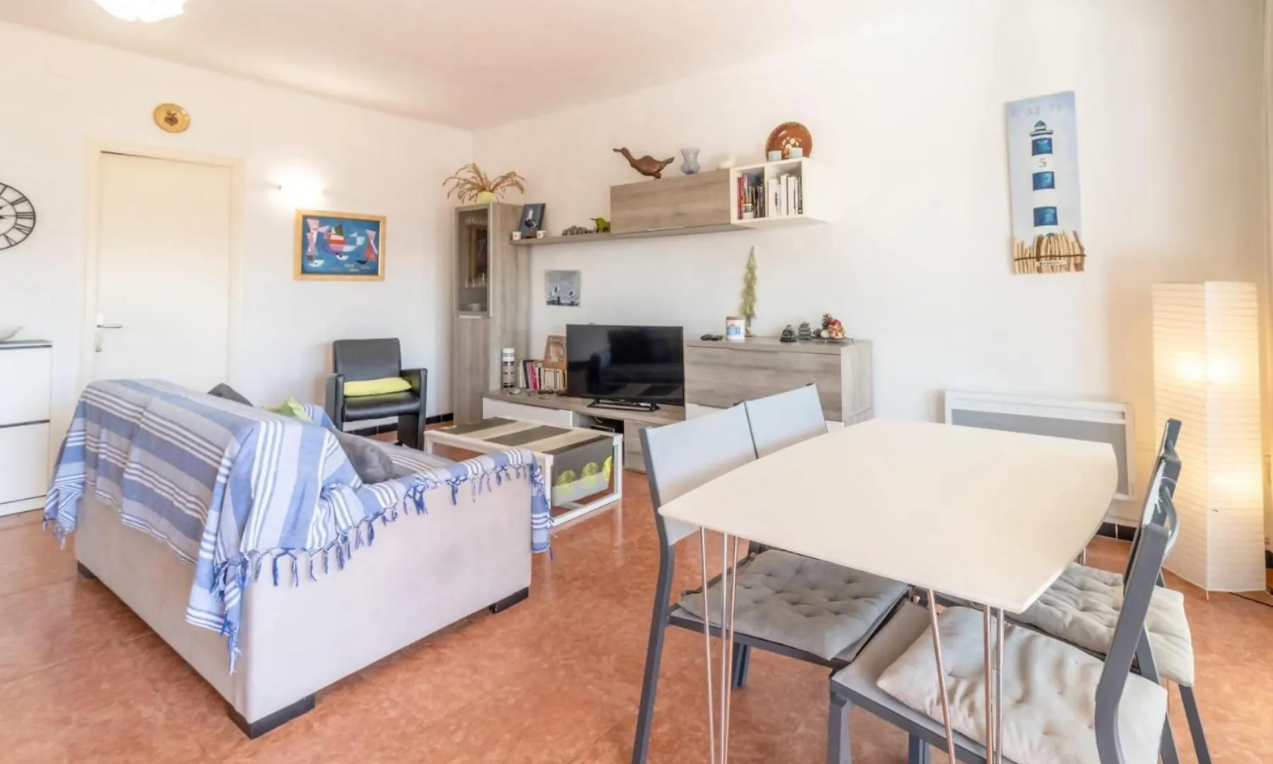 Cap Ras 043 Apartamento Con Terraza Y Vistas Llança